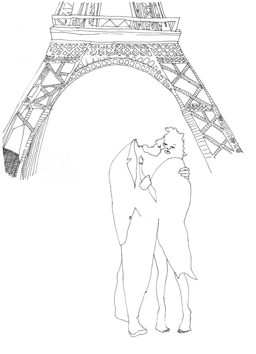 Contour d'un couple qui s'embrasse devant le bas de la Tour Eiffel.